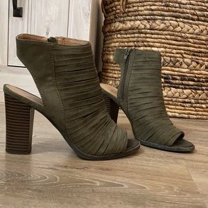 Report Open toe heel boots color: olive green size: 7